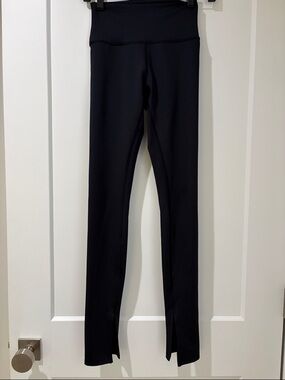 ALO Airlift High-Waist legging with split hem